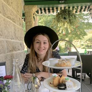 Meet your Posher, Lauren